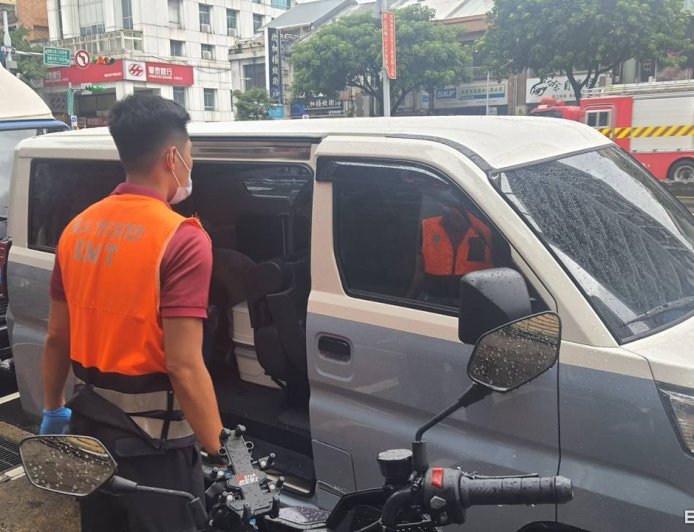 北市廂型車停路邊逾3天　車主屍水滲出死因待釐清