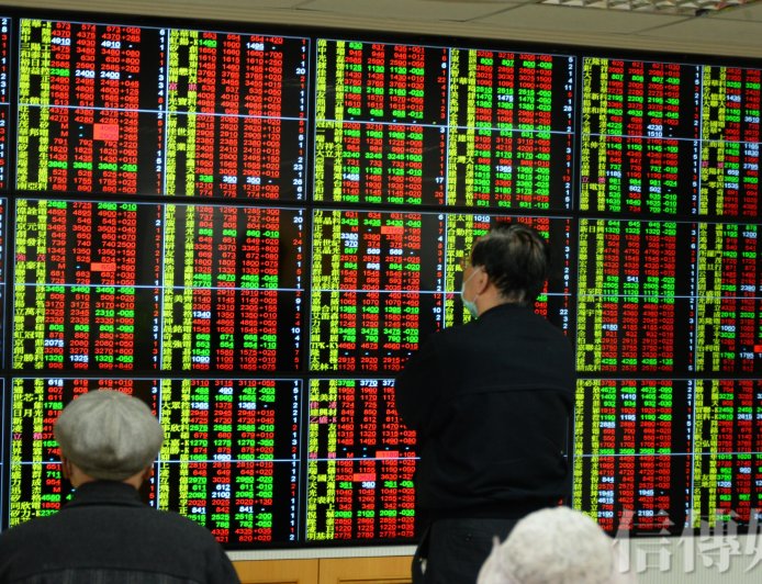 台積電股價屢創新高　不只投資人有台股「懼高症」　皇翔、達新、奇偶、創見都逢高賣台積電