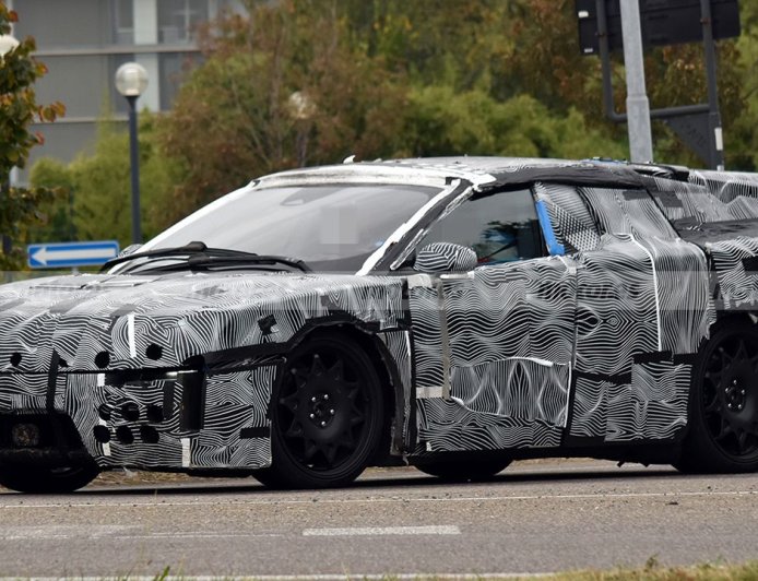 法拉利首款电动汽车最新谍照曝光，预计为五门跨界车