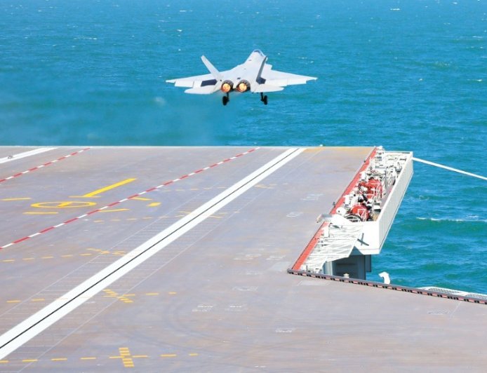 三机弹射震撼亮相，中国航母取得重大突破