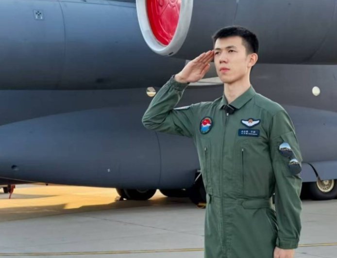 00后运-20飞行员：我会苦练精飞 做到随时能上