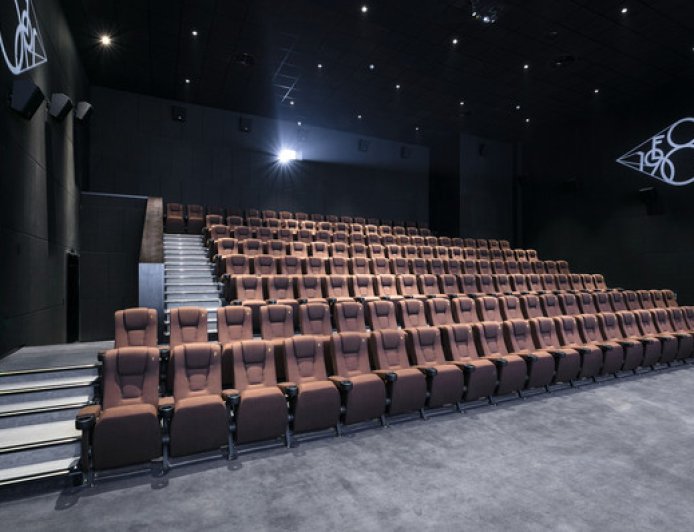 国庆档新片预售总票房破1000万，影视院线板块股价上涨