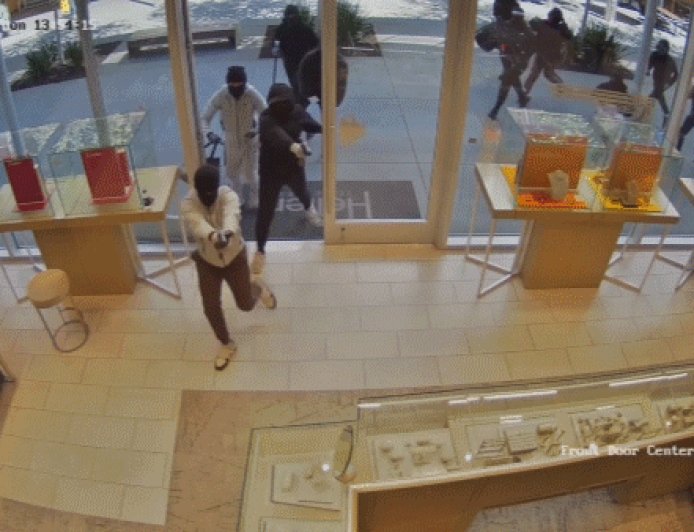 Brazen blue state jewelry store heist caught on camera as armed mob makes off with $1M in merchandise: police