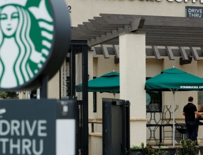 星巴克计划关闭434家门店并裁减数百名美国和加拿大员工