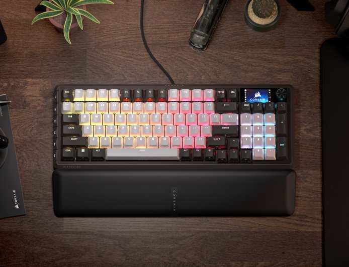 海盗船推出 VANGUARD 96 系列键盘：触点 / 霍尔双版本，配 1.9 英寸 LCD 屏