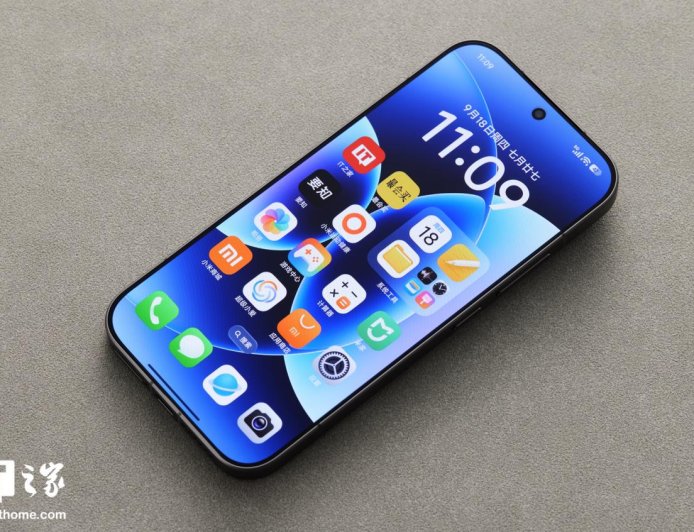 【IT之家开箱】小米 17 Pro / Pro Max 手机图赏:柔和直边设计,妙享背屏亮眼