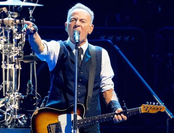 Springsteen says Dems too far-left for America, but Trump still belongs in 'trash heap of history'