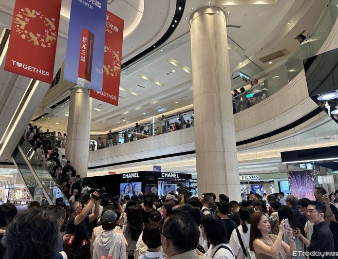 台中新光三越今重開幕「一開門爆滿」　常客：終於回來了！