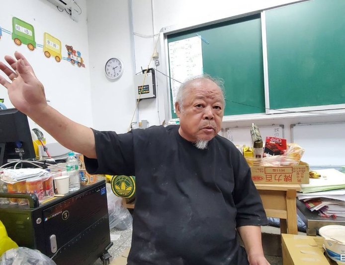 我回來了!潛水逃命+長棍插泥躲死劫 72歲伯衝警局喊:沒失蹤