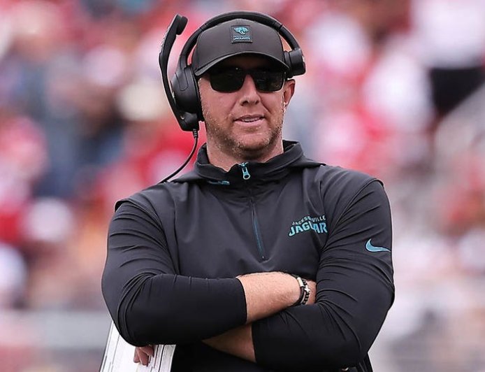 Jaguars players separate coach Liam Coen from 49ers assistant Robert Saleh after game