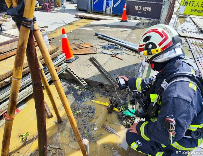 快訊/大量瓦斯外洩!怪手挖破地下管線 台中建案工地急封路