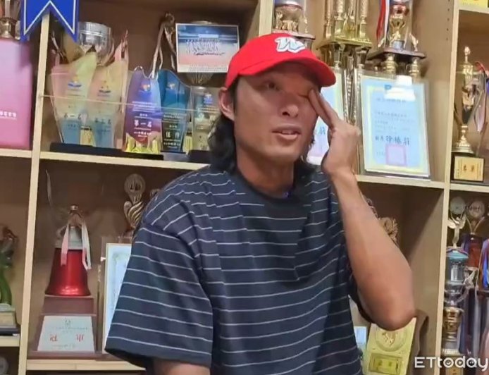 災後不敢滑社群媒體!吳俊杰返鄉見貨車開很慢 真相讓他感動心酸