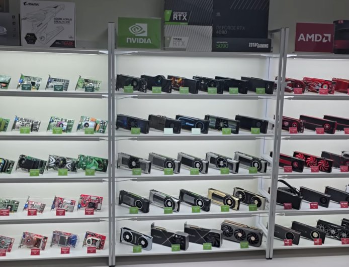 终极 GPU 画廊:发烧友展示 AMD / NVIDIA 近 30 年全系显卡收藏,估值至少 20~30 万美元