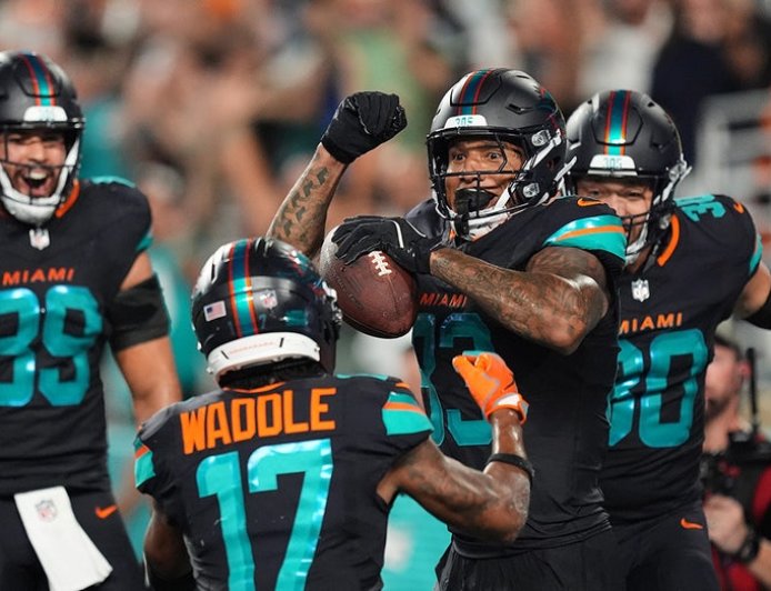 Darren Waller puts on vintage performance to help Dolphins grab first win of 2025 season