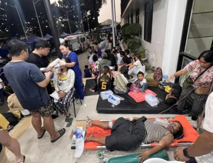 强震袭击菲律宾中部并致至少26人死亡