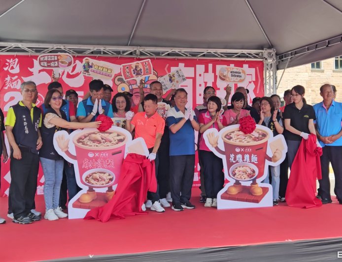 石龍宮「千人泡麵」10／4登場　泡麵造型郵筒搶先亮相