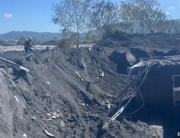 開挖震撼畫面曝！一樓慘變地下室埋土裡　佛祖街遭泥沙吞沒