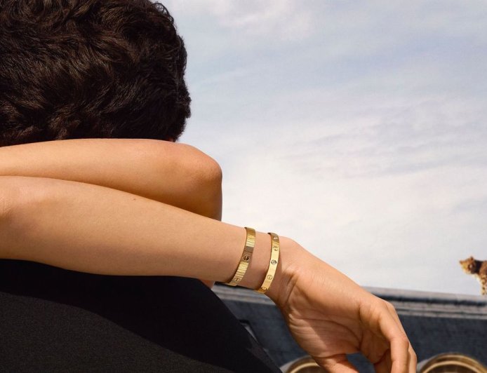 卡地亞愛無止境　LOVE Unlimited手環化身金質緞帶綿延愛意