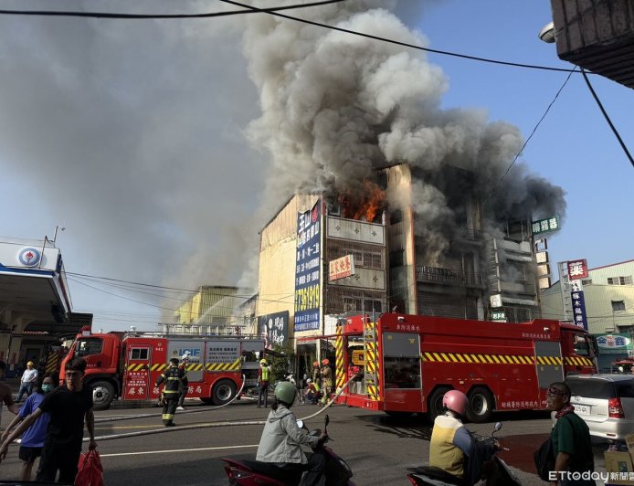 快訊／屏東農藥行今早大火！　不時產生爆炸