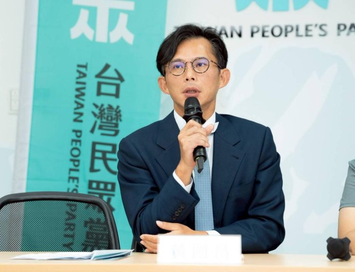 黃國昌大戰民視、自由、三立、鏡電視提問　批綠營想看他D槽有多滿