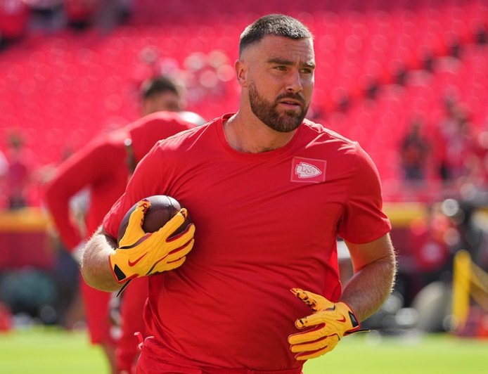 Travis Kelce scolds A.J. Brown for venting frustrations online during Eagles' undefeated start