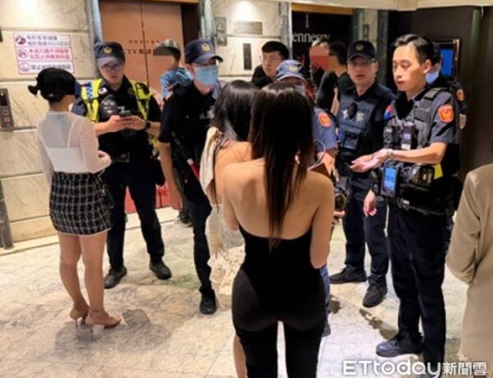 中秋連假來了!治安中壢警擴大臨檢KTV 裸背妹受檢超吸睛