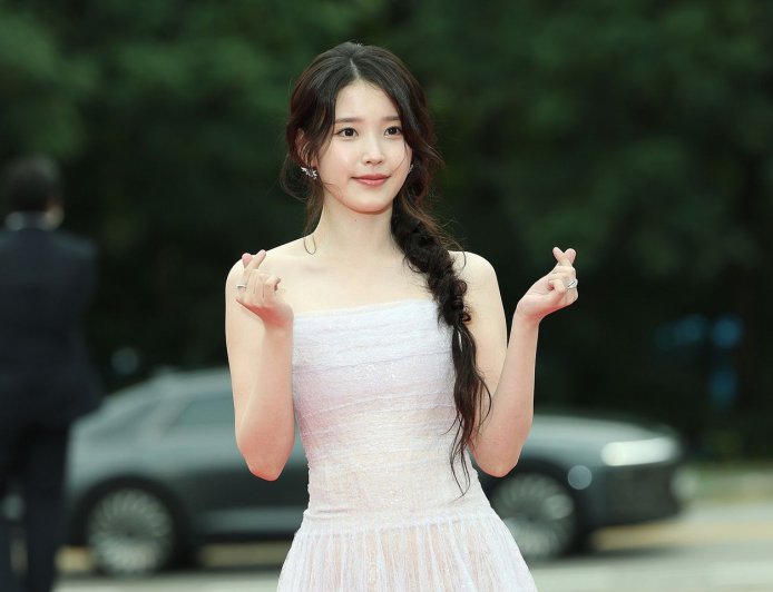 IU仙氣飄飄奪視后　CHAUMET勝利耳環見證光榮時刻