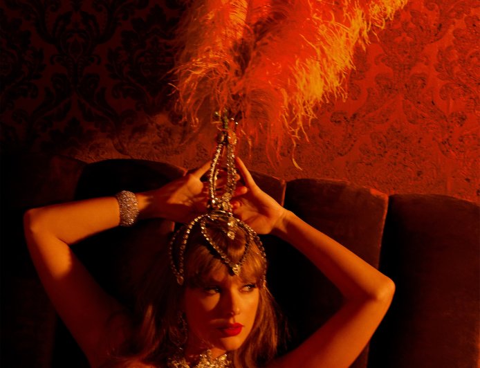 Taylor Swift Wears Jewelry With 'Elizabeth Taylor' Nod to Meet Baby Spice