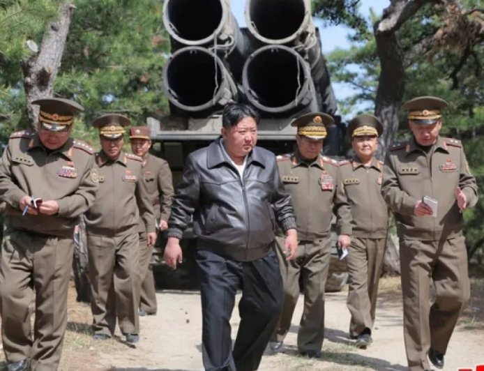 朝鲜金正恩誓言在大型阅兵前采取更多军事措施