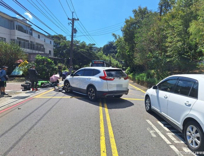 北宜公路車禍！小客車左轉與直行重機擦撞　騎士左腳踝骨折送醫