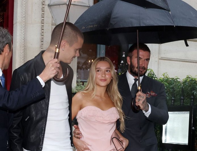 貝克漢摟腰又打傘變女兒保鑣　「貝嫂」拎愛馬仕上班氣場超強