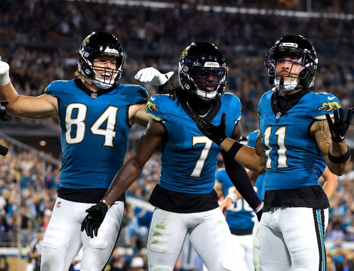 ‘Make them permanent’ – Fans can’t believe Jaguars’ jerseys on Monday Night Football