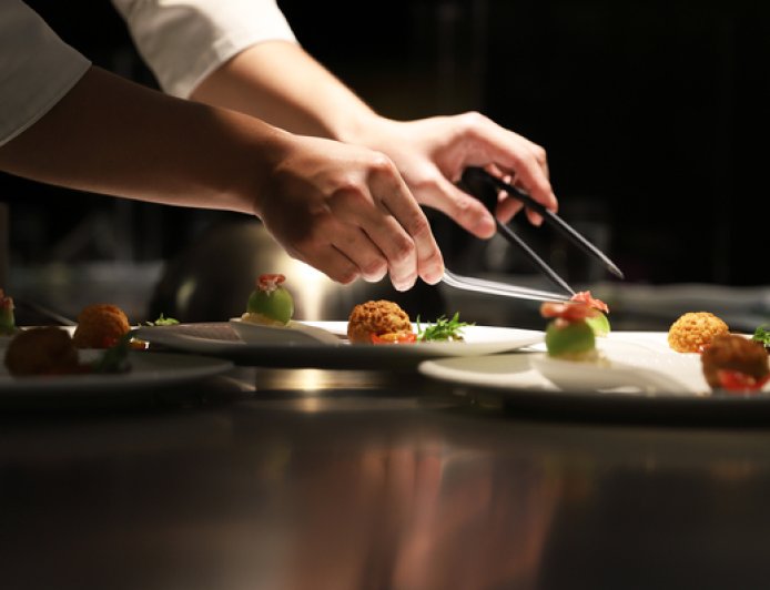 商业头条No.94 | 精致餐饮，以饭封神