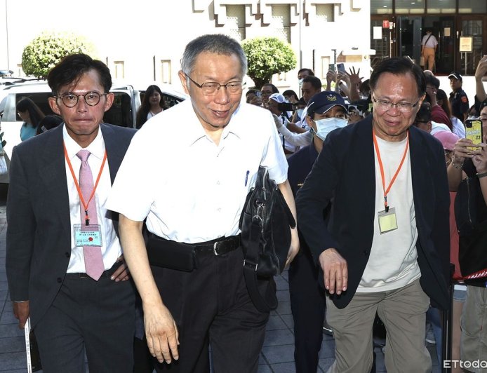 柯文哲作證拒答卻停不住嘴 與小沈不談京華城「聽他講前女友」