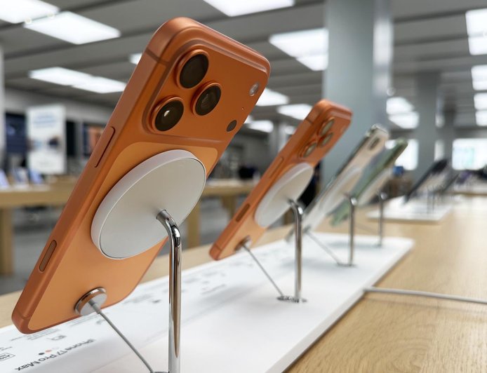 苹果升级 MagSafe 展示支架,减少 iPhone 17 系列和 iPhone Air 划痕影响