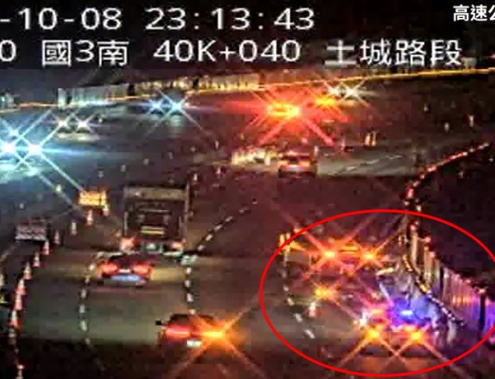 深夜不平靜！　國1火燒車、國3追撞翻覆