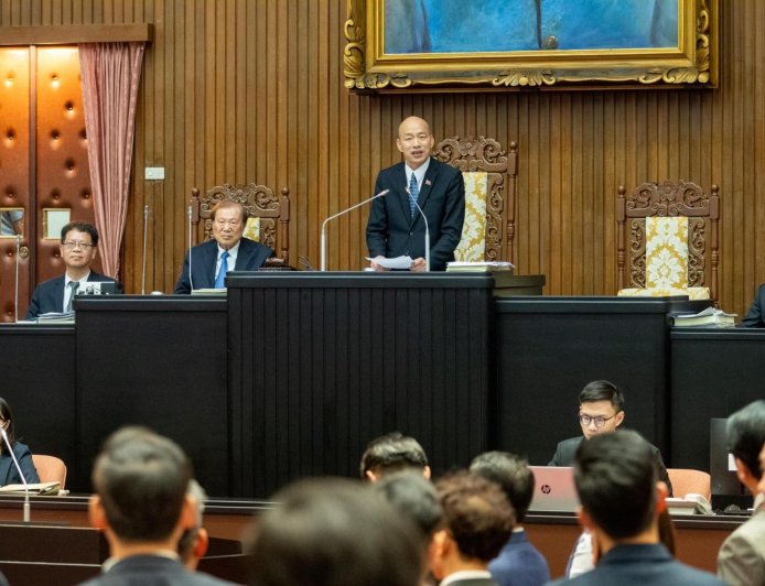 台灣民主文化在普發一萬中倒退