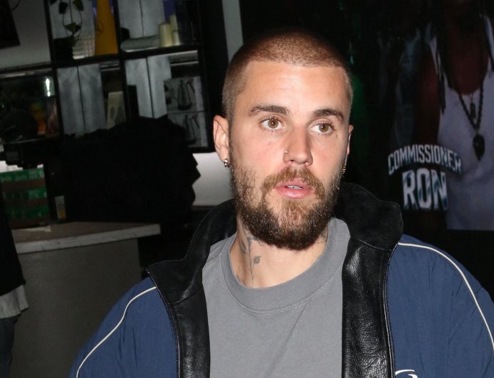 Justin Bieber Leaves Fans Guessing After Mom’s Public Prayer