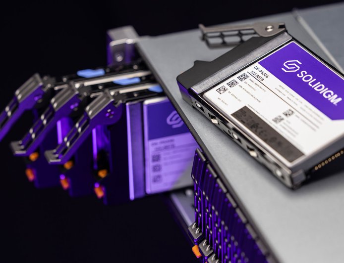 Solidigm 成立 AI 中央实验室，H200、B200 GPU 模拟真实工作负载