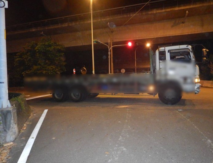 彰化阿伯騎車自撞電線桿!貨車閃不過再撞 昏迷送醫搶救中