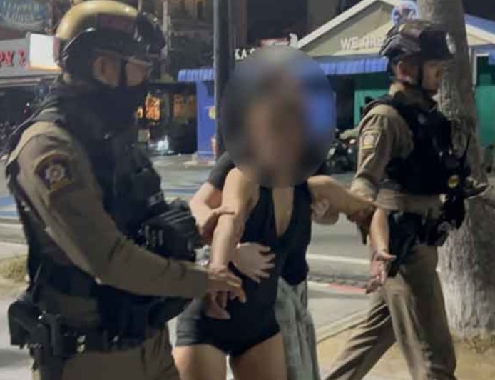 泰女爛醉「計程車上大小便」臭翻天!被載到警局 她羞愧跳海