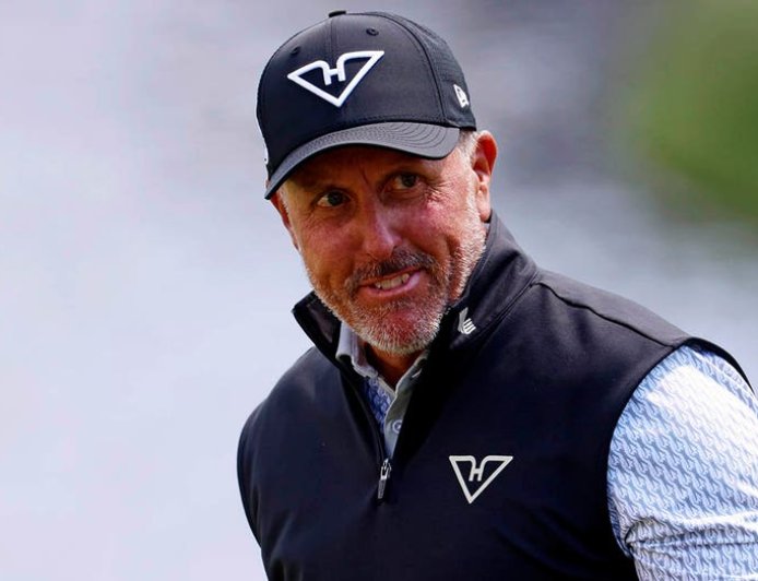 Golf legend Phil Mickelson reacts to Charlie Kirk's Presidential Medal of Freedom award date