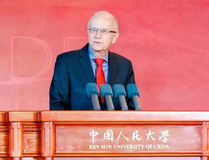 【专访】波兰前总理科勒德克:美国遏制中国的行动终将失败