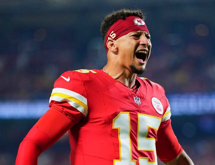 Chiefs bounce back with dominant home victory over Lions as Patrick Mahomes contributes 4 touchdowns