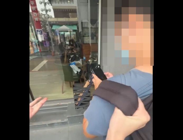 在屏東百貨咖啡廳遭偷拍!女:他手機有很多其他女生影照