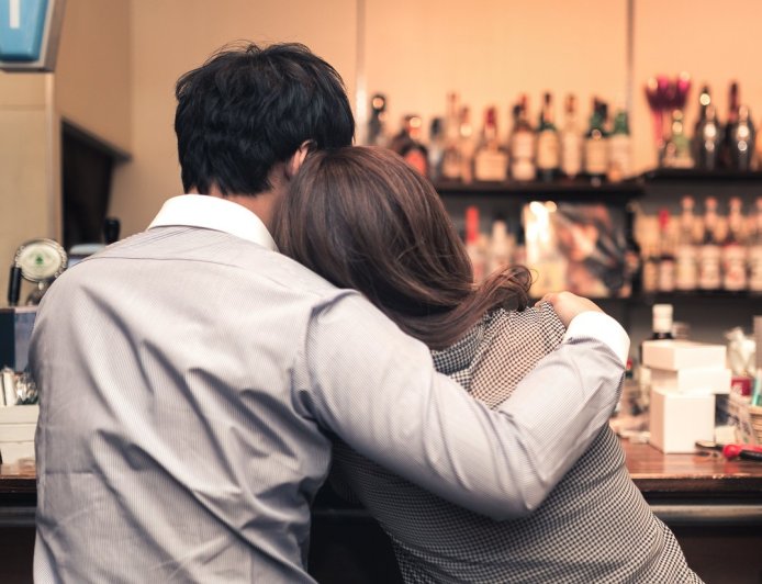 亡夫手機驚見「老公老婆對話」 正宮怒告酒店女獲賠30萬