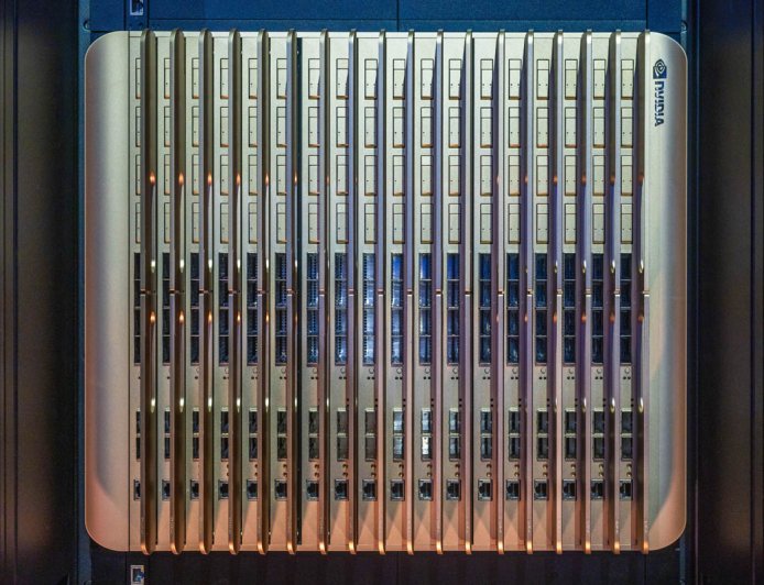 英伟达展示 Kyber 机架平台:单机架 576 块 GPU,800V 直流供电