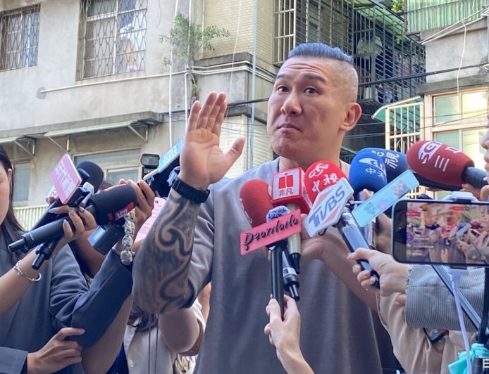 快訊/館長現身!直播喊斬首賴清德惹議 今抵刑事局偵訊畫面曝