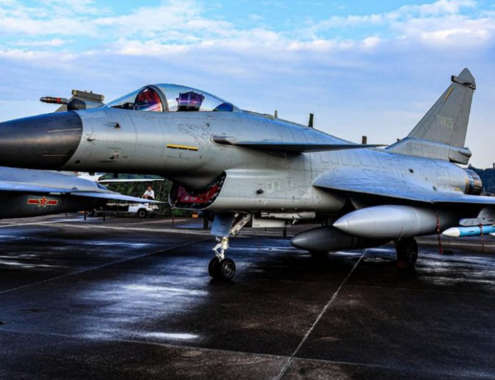 印尼防长：歼-10战斗机“不久将飞抵雅加达”