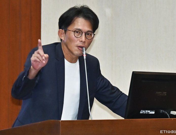 致電鄭麗文恭賀 黃國昌:期待白藍累積互信建立聯合治理典範